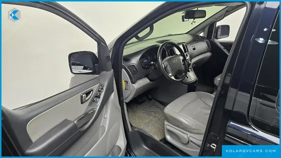 HYUNDAI STAREX VAN 5-SEATER