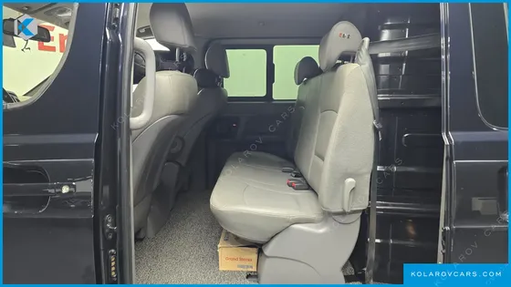 HYUNDAI STAREX VAN 5-SEATER