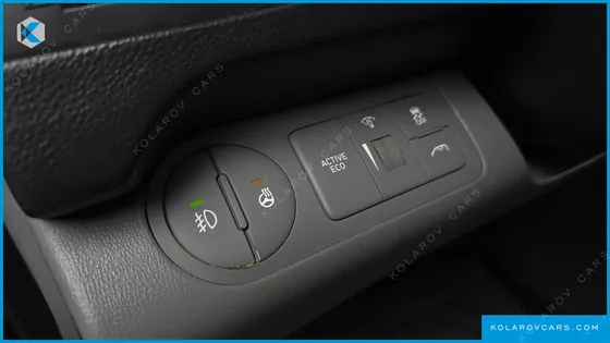 HYUNDAI STAREX VAN 5-SEATER