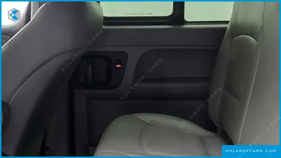 HYUNDAI STAREX VAN 5-SEATER