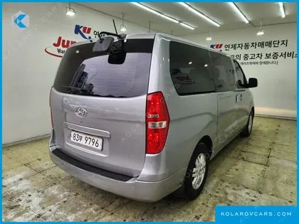 HYUNDAI STAREX 5-SEATER VAN