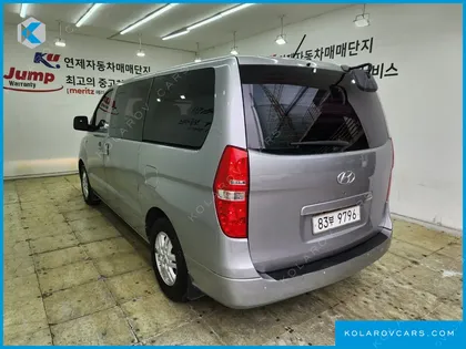 HYUNDAI STAREX 5-SEATER VAN