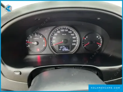 HYUNDAI STAREX 5-SEATER VAN