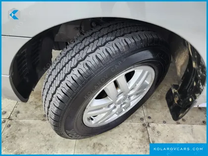 HYUNDAI STAREX 5-SEATER VAN