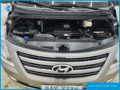 HYUNDAI STAREX 5-SEATER VAN