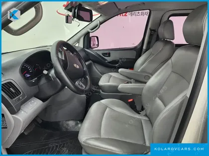 HYUNDAI STAREX 5-SEATER VAN
