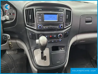 HYUNDAI STAREX 5-SEATER VAN