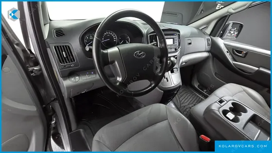 HYUNDAI STAREX VAN 3-SEATER