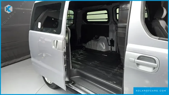 HYUNDAI STAREX VAN 3-SEATER