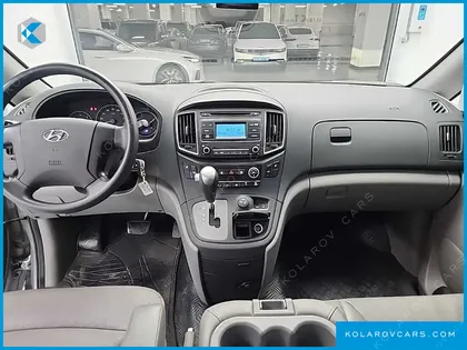 HYUNDAI STAREX 4WD WAGON 12-SEATER