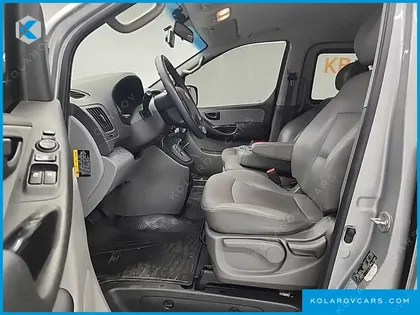 HYUNDAI STAREX 4WD WAGON 12-SEATER