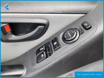 HYUNDAI STAREX 4WD WAGON 12-SEATER