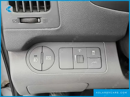 HYUNDAI STAREX 4WD WAGON 12-SEATER