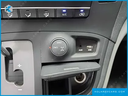 HYUNDAI STAREX 4WD WAGON 12-SEATER