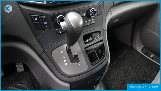 HYUNDAI STAREX WAGON 12-SEATER