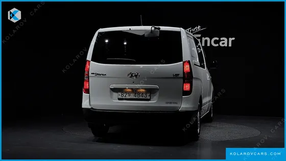 HYUNDAI STAREX VAN 5-SEATER