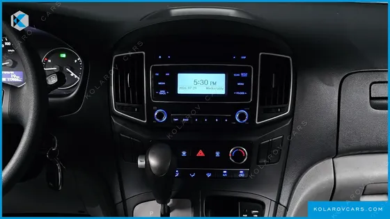 HYUNDAI STAREX VAN 5-SEATER