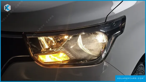 HYUNDAI STAREX VAN 5-SEATER