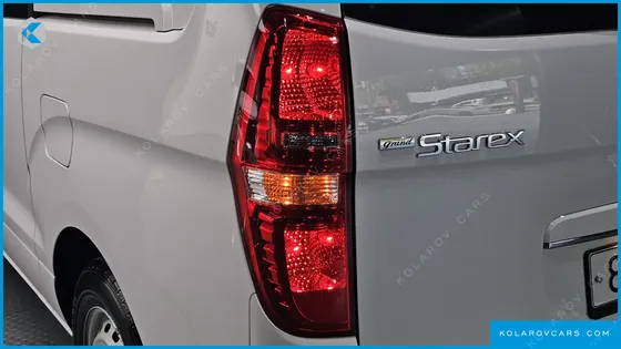 HYUNDAI STAREX VAN 5-SEATER