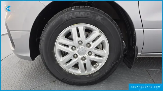 HYUNDAI STAREX VAN 5-SEATER