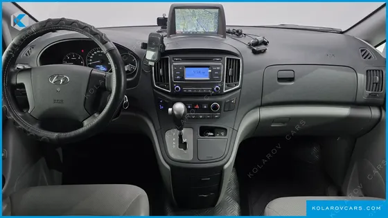 HYUNDAI STAREX VAN 5-SEATER