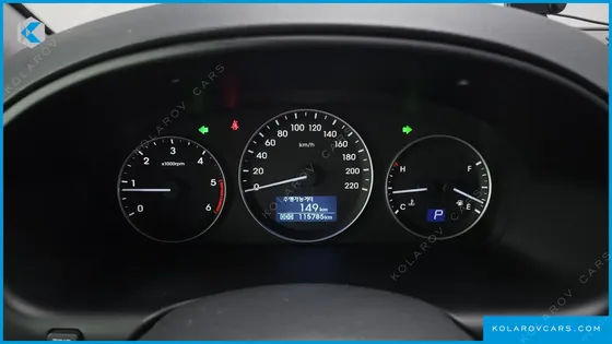 HYUNDAI STAREX VAN 5-SEATER