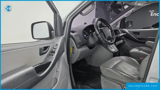HYUNDAI STAREX VAN 5-SEATER