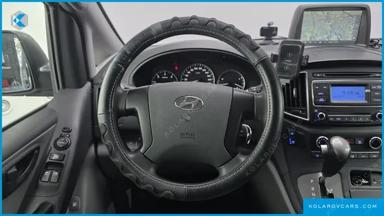 HYUNDAI STAREX VAN 5-SEATER