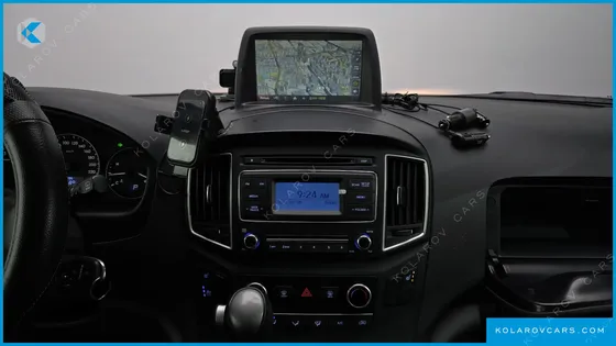 HYUNDAI STAREX VAN 5-SEATER