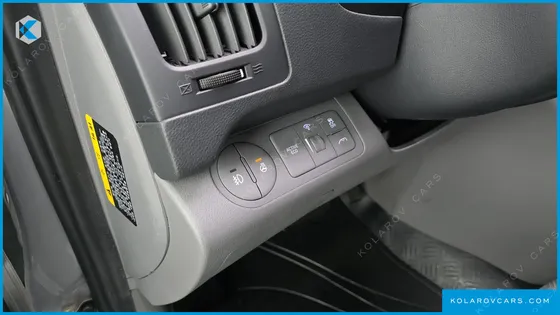 HYUNDAI STAREX VAN 5-SEATER