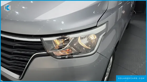 HYUNDAI STAREX VAN 5-SEATER