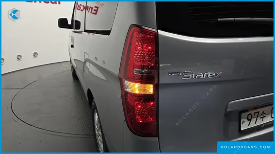 HYUNDAI STAREX VAN 5-SEATER