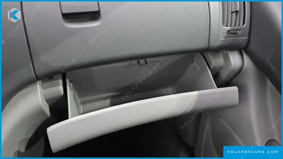 HYUNDAI STAREX VAN 5-SEATER