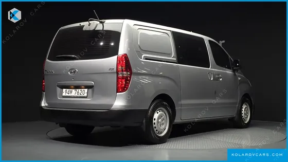 HYUNDAI STAREX 5-SEATER VAN