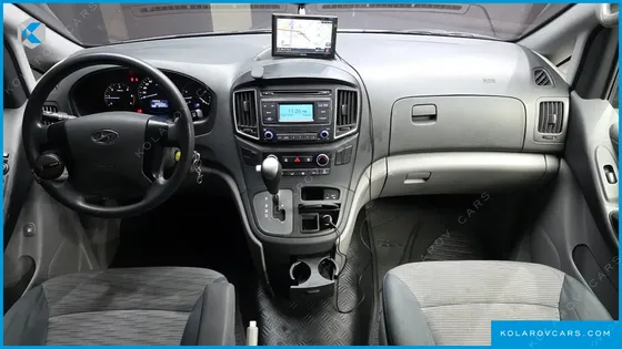 HYUNDAI STAREX 5-SEATER VAN
