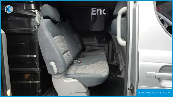 HYUNDAI STAREX 5-SEATER VAN