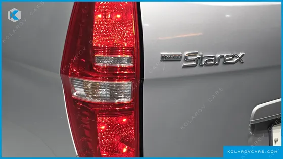 HYUNDAI STAREX 5-SEATER VAN