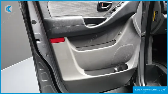 HYUNDAI STAREX 5-SEATER VAN