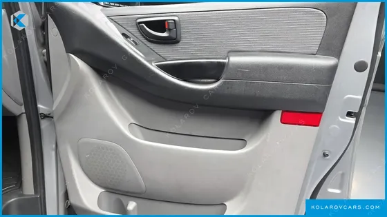 HYUNDAI STAREX 5-SEATER VAN