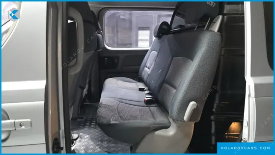 HYUNDAI STAREX 5-SEATER VAN