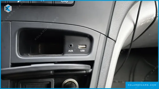 HYUNDAI STAREX 5-SEATER VAN