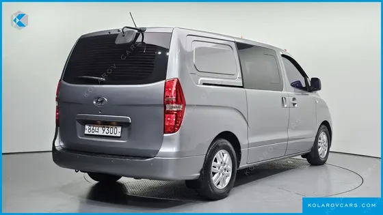 HYUNDAI STAREX 5-SEATER VAN