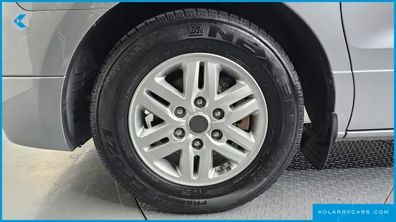 HYUNDAI STAREX 5-SEATER VAN