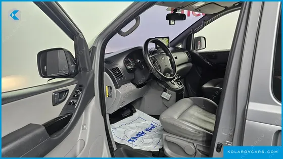 HYUNDAI STAREX 5-SEATER VAN