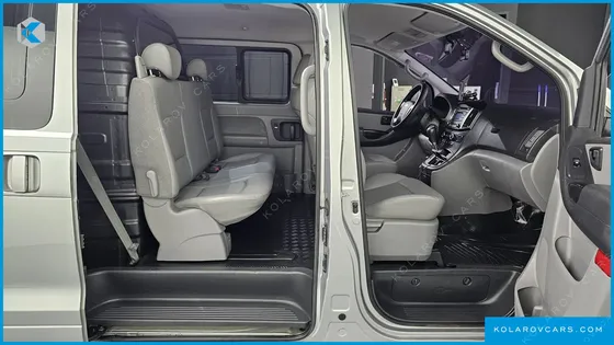 HYUNDAI STAREX 5-SEATER VAN