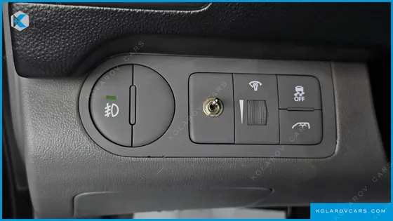 HYUNDAI STAREX 5-SEATER VAN