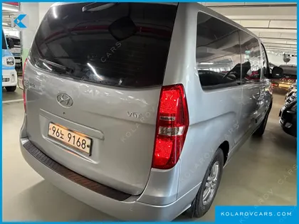 HYUNDAI STAREX 5-SEATER VAN