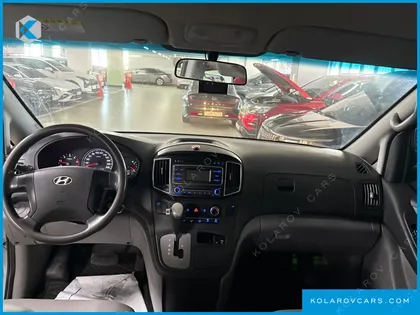 HYUNDAI STAREX 5-SEATER VAN