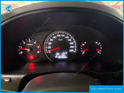 HYUNDAI STAREX 5-SEATER VAN