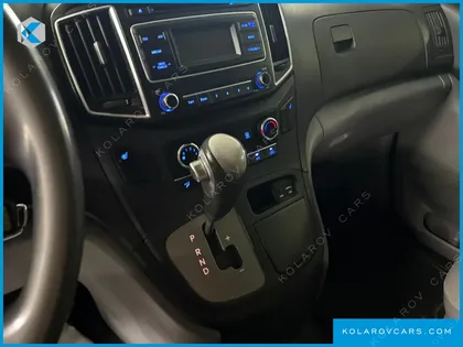 HYUNDAI STAREX 5-SEATER VAN